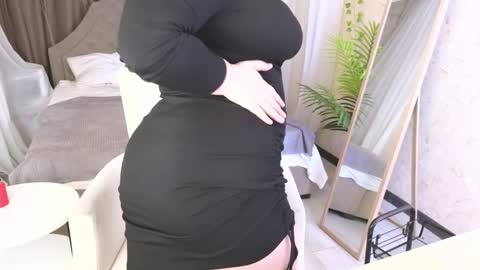 Snapshot of essensual_ chatting on 6, 5, 2026 Ava online show from 6, 5, 2026