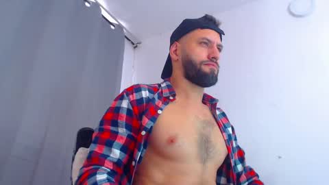 Snapshot of esteban7984068 chatting on 15, 12, 2024 esteban online show from 15, 12, 2024