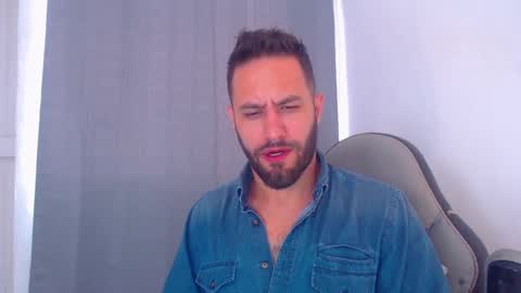 Snapshot of esteban7984068 chatting on 31, 12, 2024 esteban online show from 31, 12, 2024