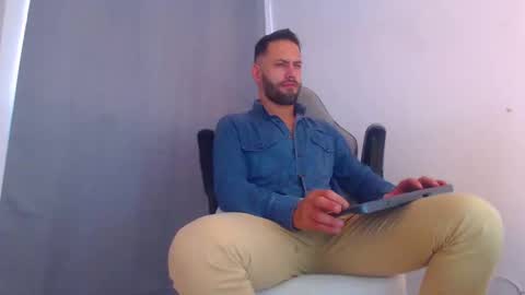 Snapshot of esteban7984068 chatting on 10, 1, 2025 esteban online show from 10, 1, 2025