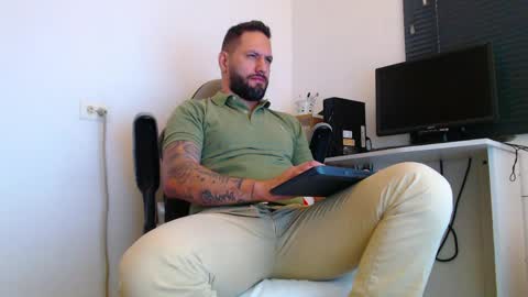 Snapshot of esteban7984068 chatting on 30, 4, 2026 esteban online show from 30, 4, 2026