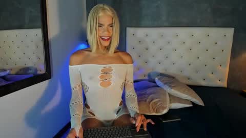 Snapshot of esteban_cor chatting on 4, 2, 2026 Salome online show from 4, 2, 2026