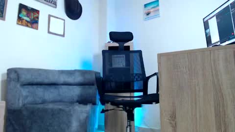 Esteban Fernandez online show from 5, 4, 2026