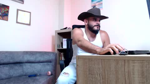Snapshot of esteban_fer chatting on 6, 5, 2026 Esteban Fernandez online show from 6, 5, 2026
