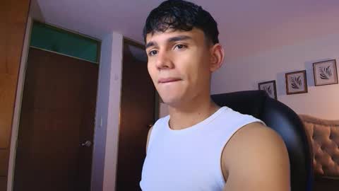 Snapshot of estebanperez_ chatting on 22, 10, 2025 Esteban online show from 22, 10, 2025