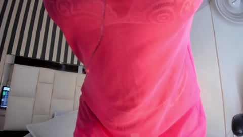 Snapshot of estefania__gomez chatting on 2, 2, 2025 estefania__gomez online show from 2, 2, 2025