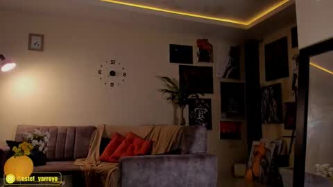 Snapshot of estefy_arroyo1 chatting on 8, 11, 2025 estefy_arroyo1 online show from 8, 11, 2025