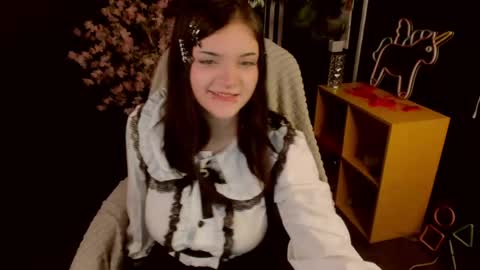 Ester  online show from 30, 4, 2026