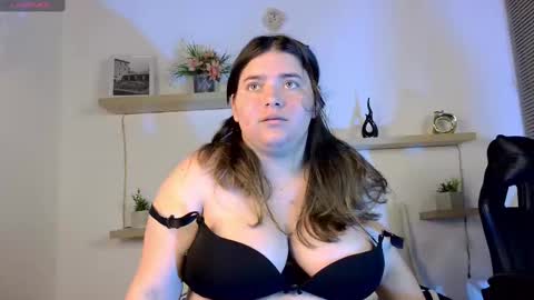 Snapshot of estrella_gold chatting on 18, 11, 2025 Estrella online show from 18, 11, 2025