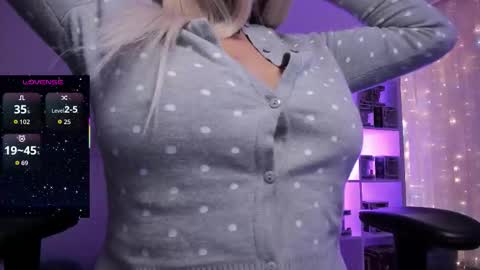 Snapshot of eternalmuse chatting on 5, 11, 2025 eternalmuse online show from 5, 11, 2025