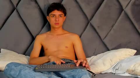 Snapshot of ethanlowell chatting on 17, 2, 2025 ethanlowell online show from 17, 2, 2025