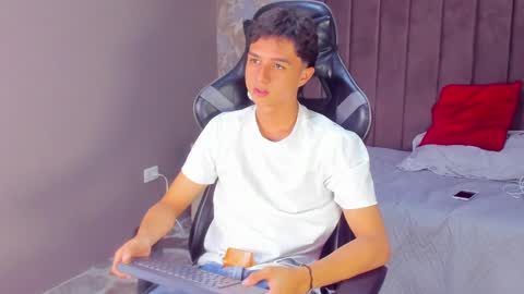 Snapshot of ethanlowell chatting on 21, 2, 2025 ethanlowell online show from 21, 2, 2025