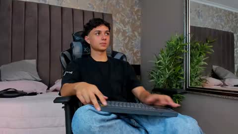 Snapshot of ethanlowell chatting on 11, 9, 2025 ethanlowell online show from 11, 9, 2025