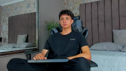 Snapshot of ethanlowell chatting on 24, 9, 2025 ethanlowell online show from 24, 9, 2025