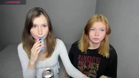 Veronica Tiia Lilith left to right online show from 22, 10, 2025