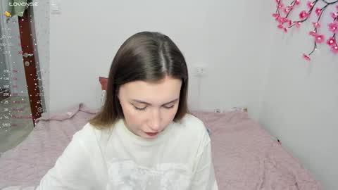 Veronica Tiia Lilith left to right online show from 7, 3, 2026