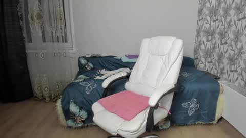 Snapshot of eva_7777 chatting on 14, 11, 2025 Eva online show from 14, 11, 2025