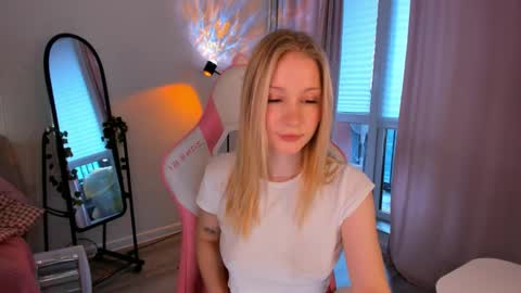 Eva Davis online show from 6, 4, 2026