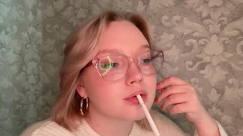 Snapshot of eva_kittenn chatting on 14, 9, 2025 eva_kittenn online show from 14, 9, 2025