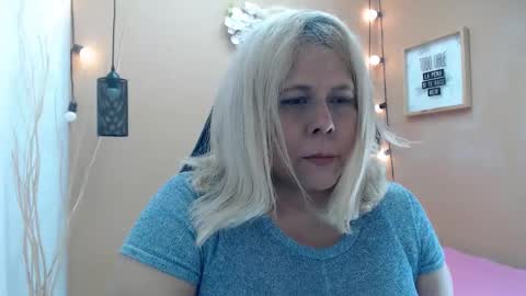 Snapshot of eva_love49 chatting on 12, 11, 2025 eva_love49 online show from 12, 11, 2025