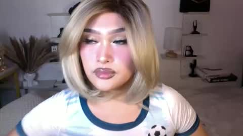 Queen Eva Mazikeen online show from 16, 12, 2025