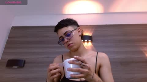 Eva cute online show from 8, 3, 2025