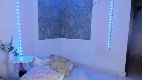 Eva  online show from 4, 4, 2026