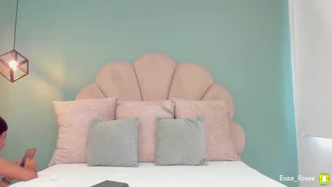 Snapshot of evaa_rose_ chatting on 15, 9, 2025 Eva online show from 15, 9, 2025
