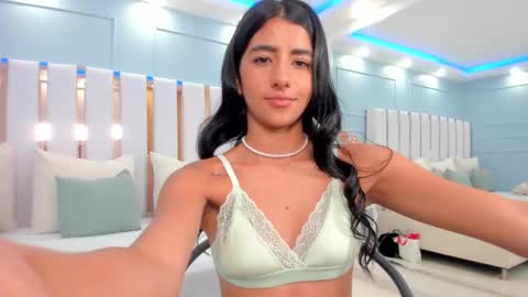 Snapshot of evaa_rose_ chatting on 17, 10, 2025 Eva online show from 17, 10, 2025