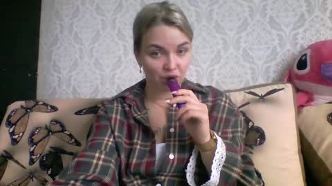 Snapshot of evadelicious_ chatting on 1, 7, 2026 evadelicious_ online show from 1, 7, 2026