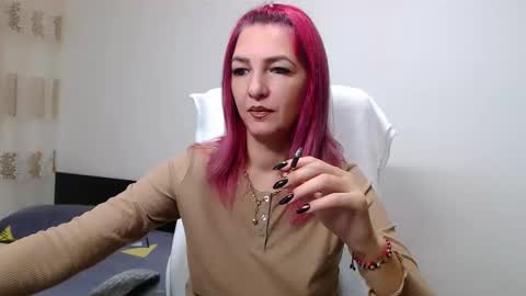 Snapshot of evadesireone chatting on 21, 11, 2025 EvadesireONE online show from 21, 11, 2025