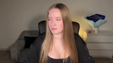 Snapshot of evajuly chatting on 19, 4, 2026 Eva online show from 19, 4, 2026