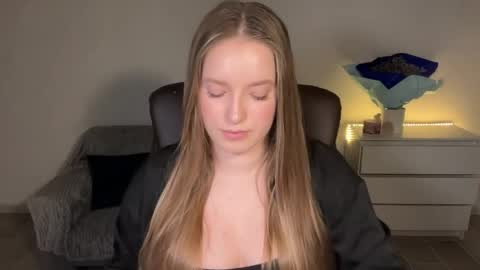 Snapshot of evajuly chatting on 27, 4, 2026 Eva online show from 27, 4, 2026