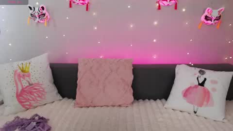 Snapshot of evarey_ chatting on 11, 6, 2026 Adelina online show from 11, 6, 2026