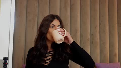 EvaRhea online show from 23, 9, 2025