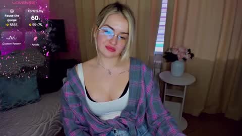 Snapshot of evarider chatting on 9, 3, 2025 EvaRider online show from 9, 3, 2025