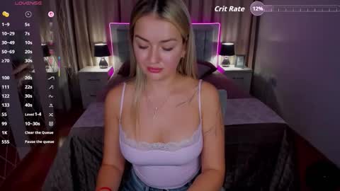 Snapshot of evarider chatting on 8, 11, 2025 EvaRider online show from 8, 11, 2025