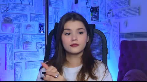 Snapshot of evathopson chatting on 5, 1, 2025 Eva next stream - - 1600 UTC2000 online show from 5, 1, 2025