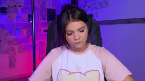 Snapshot of evathopson chatting on 21, 11, 2025 Eva next stream - - 1600 UTC2000 online show from 21, 11, 2025