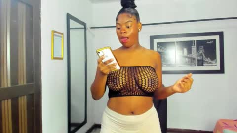 Snapshot of evaxemma chatting on 20, 10, 2025 Eva And Emmanuel online show from 20, 10, 2025