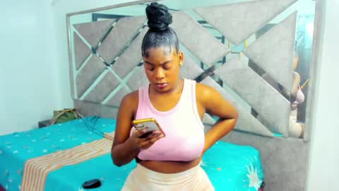 Snapshot of evaxemma chatting on 1, 11, 2025 Eva And Emmanuel online show from 1, 11, 2025