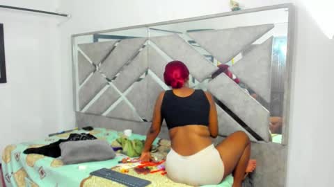 Snapshot of evaxemma chatting on 8, 11, 2025 Eva And Emmanuel online show from 8, 11, 2025