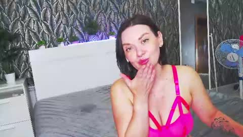 Snapshot of evelibston chatting on 11, 6, 2026 EveLibston online show from 11, 6, 2026