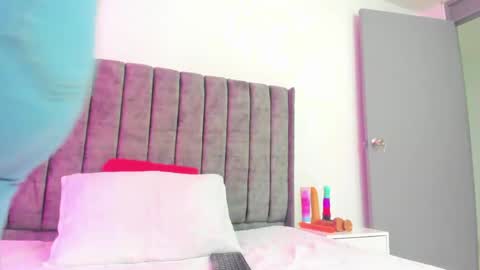 Snapshot of evelin__thompsson chatting on 21, 5, 2026 evelin__thompsson online show from 21, 5, 2026