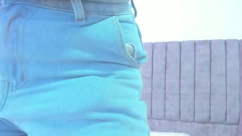 Snapshot of evelin__thompsson chatting on 4, 6, 2026 evelin__thompsson online show from 4, 6, 2026