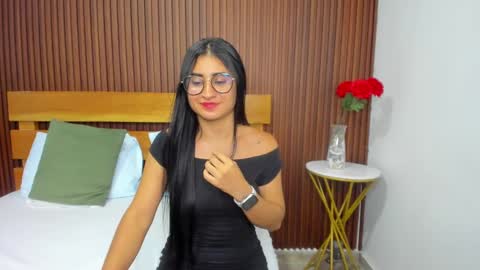 Snapshot of evelin_leroy chatting on 27, 12, 2024 BELLA online show from 27, 12, 2024