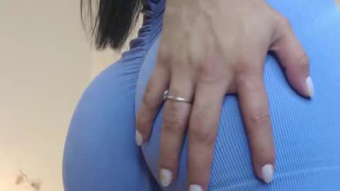 Snapshot of evelin_leroy chatting on 25, 10, 2025 BELLA online show from 25, 10, 2025