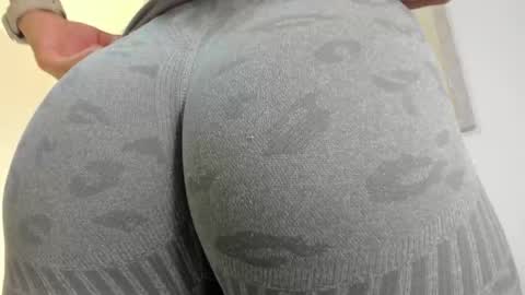 Snapshot of evelin_leroy chatting on 12, 11, 2025 BELLA online show from 12, 11, 2025