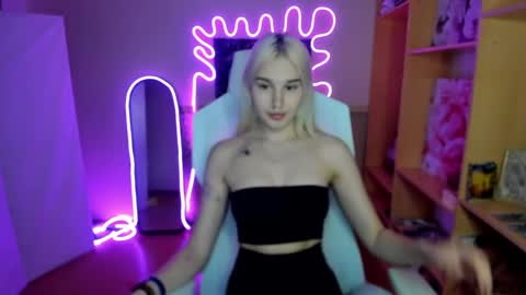 Snapshot of evelinalu chatting on 3, 5, 2026 Evelina online show from 3, 5, 2026