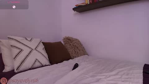 Snapshot of evelyn__16 chatting on 22, 6, 2026 Evelyn Ruiz online show from 22, 6, 2026